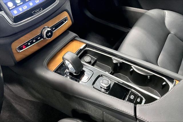 2023 Volvo XC90 B5 Plus