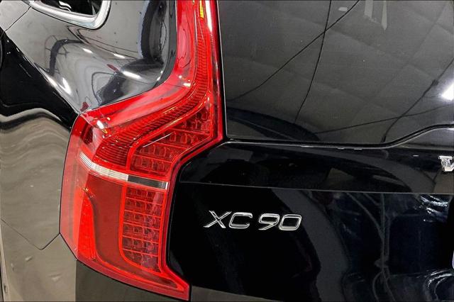 2023 Volvo XC90 B5 Plus