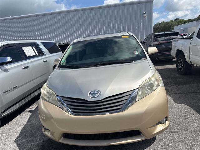2013 Toyota Sienna XLE V6 8 Passenger
