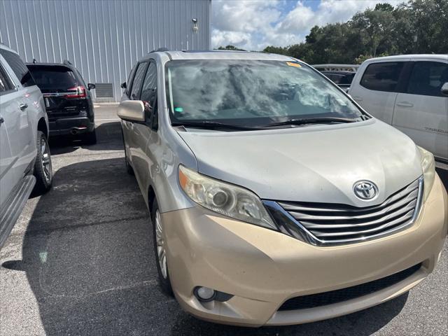 2013 Toyota Sienna XLE V6 8 Passenger