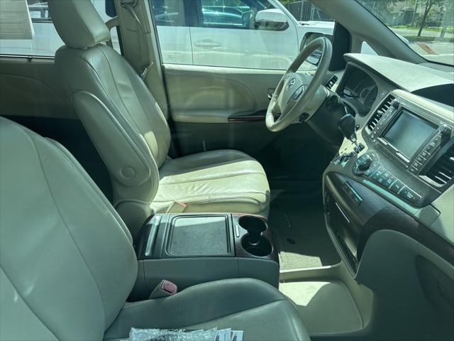2013 Toyota Sienna XLE V6 8 Passenger
