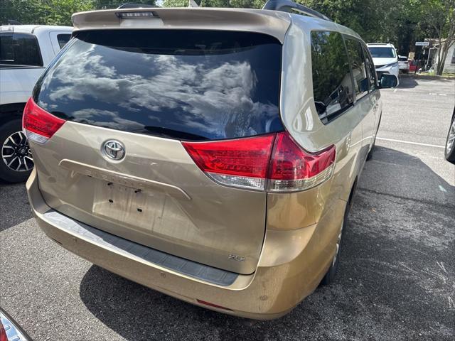 2013 Toyota Sienna XLE V6 8 Passenger