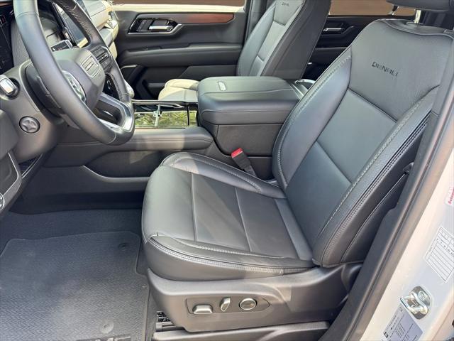 2025 GMC Yukon XL 4WD Denali