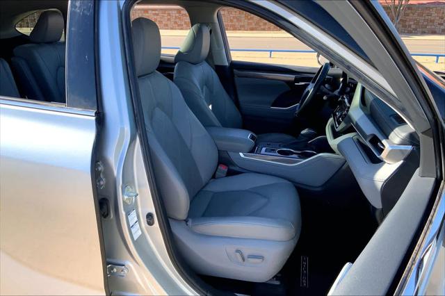 Used 2020 Toyota Highlander Hybrid Platinum For Sale in Lubbock, TX