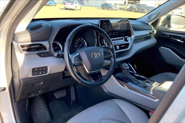 Used 2020 Toyota Highlander Hybrid Platinum For Sale in Lubbock, TX