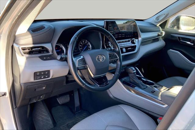 Used 2020 Toyota Highlander Hybrid Platinum For Sale in Lubbock, TX