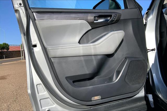 Used 2020 Toyota Highlander Hybrid Platinum For Sale in Lubbock, TX