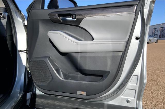Used 2020 Toyota Highlander Hybrid Platinum For Sale in Lubbock, TX