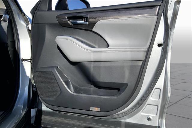 Used 2020 Toyota Highlander Hybrid Platinum For Sale in Lubbock, TX