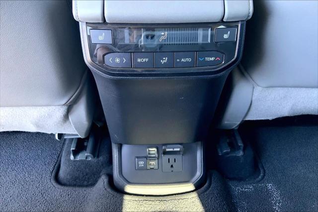 Used 2020 Toyota Highlander Hybrid Platinum For Sale in Lubbock, TX