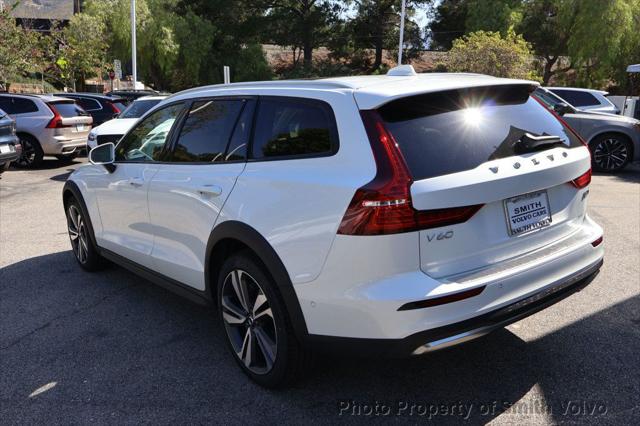 2026 Volvo V60 Cross Country Plus, B5 AWD Gas (mild hybrid)