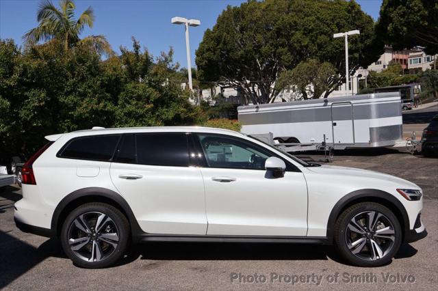 2026 Volvo V60 Cross Country Plus, B5 AWD Gas (mild hybrid)