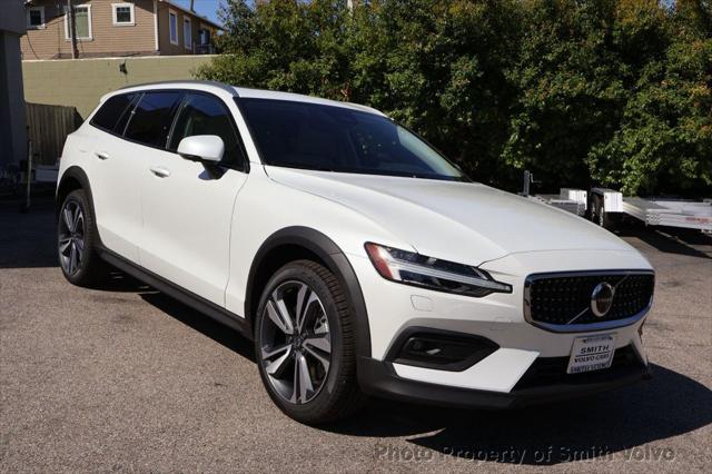 2026 Volvo V60 Cross Country Plus, B5 AWD Gas (mild hybrid)