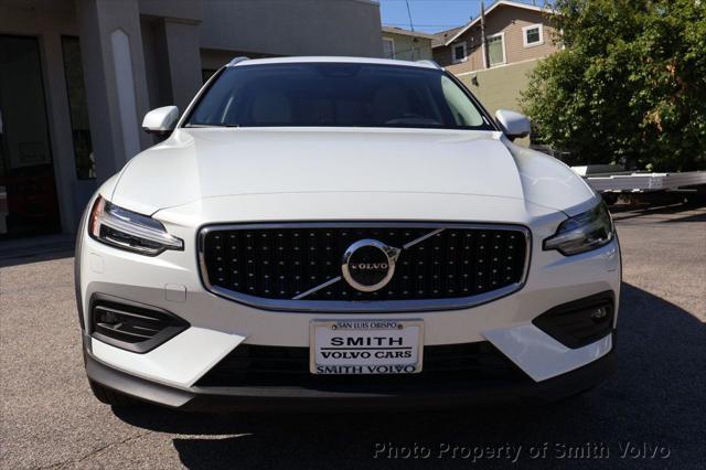 2026 Volvo V60 Cross Country Plus, B5 AWD Gas (mild hybrid)