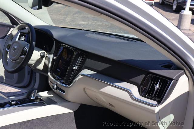 2026 Volvo V60 Cross Country Plus, B5 AWD Gas (mild hybrid)