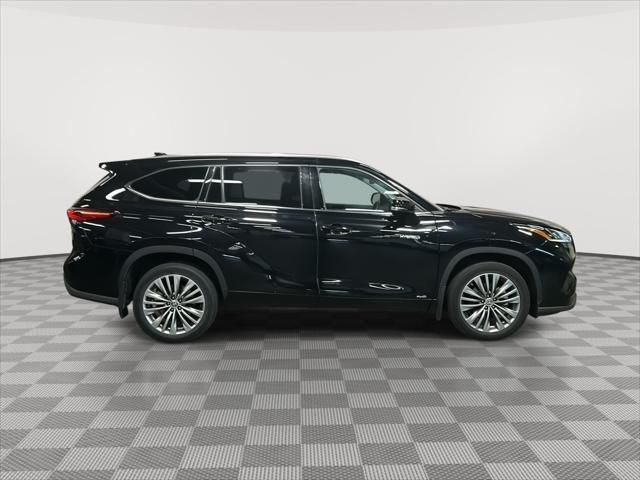 2021 Toyota Highlander Hybrid Platinum