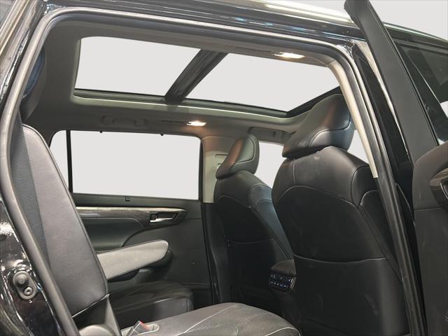 2021 Toyota Highlander Hybrid Platinum