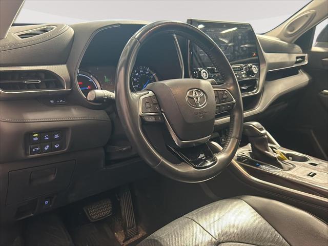 2021 Toyota Highlander Hybrid Platinum