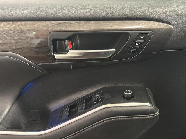 2021 Toyota Highlander Hybrid Platinum