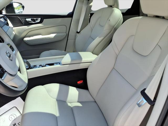 2023 Volvo XC60 B5 Plus Dark Theme