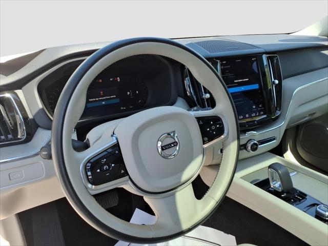 2023 Volvo XC60 B5 Plus Dark Theme