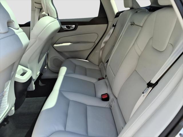 2023 Volvo XC60 B5 Plus Dark Theme