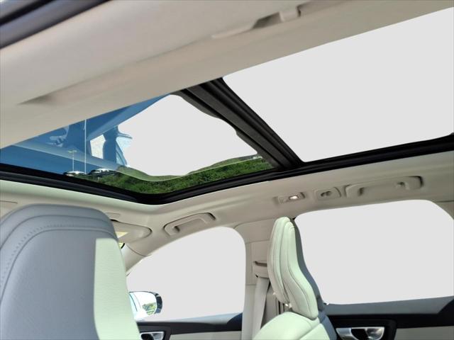 2023 Volvo XC60 B5 Plus Dark Theme
