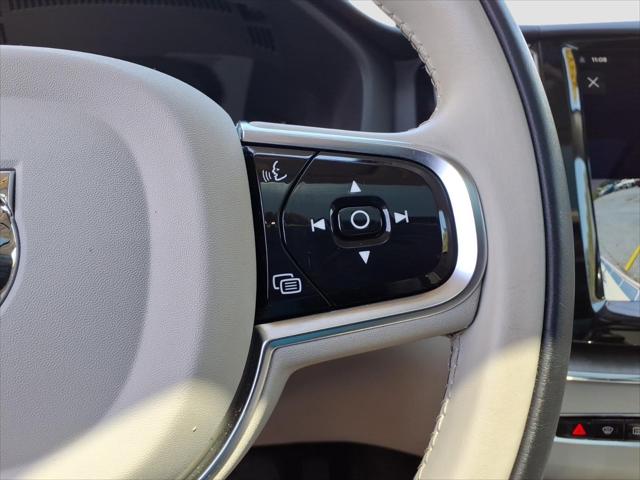 2023 Volvo XC60 B5 Plus Dark Theme