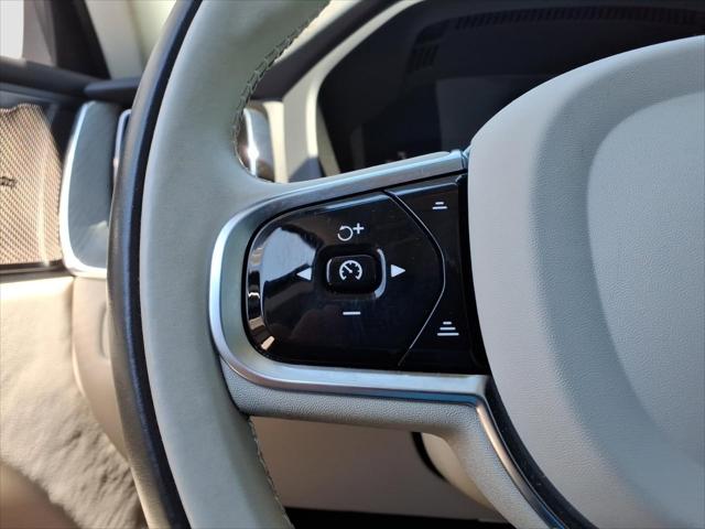 2023 Volvo XC60 B5 Plus Dark Theme