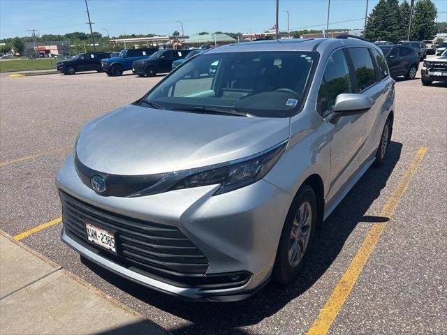 2025 Toyota Sienna XLE for sale in Baraboo, WI