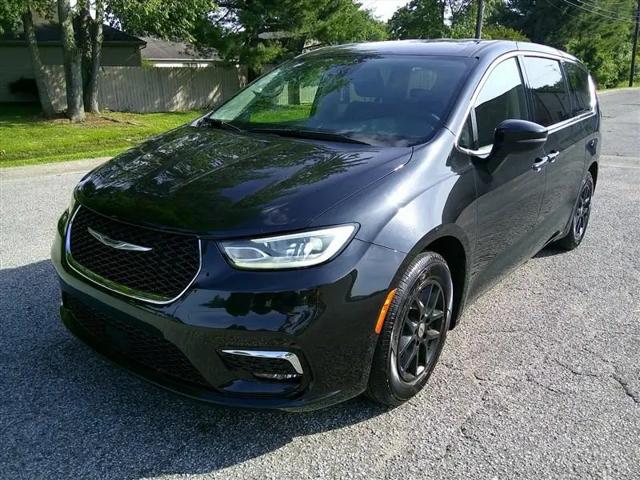 2023 Chrysler Pacifica Touring L for sale in Henderson, KY