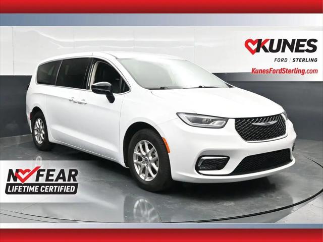 2024 Chrysler Pacifica Touring L for sale in Sterling, IL