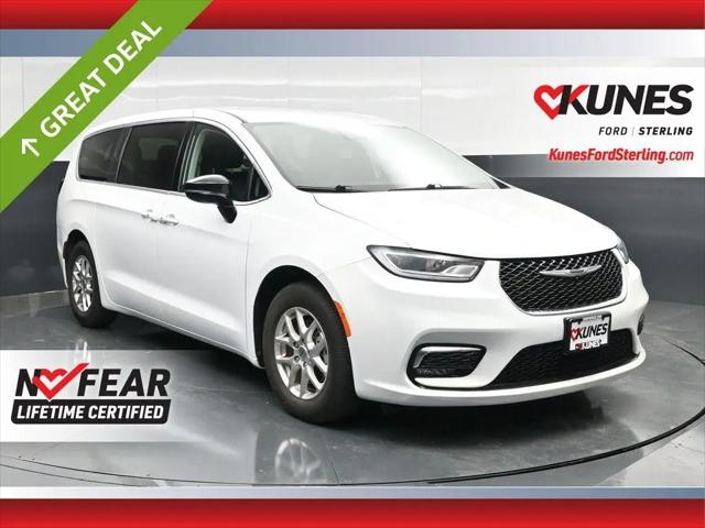 2024 Chrysler Pacifica Touring L for sale in Sterling, IL