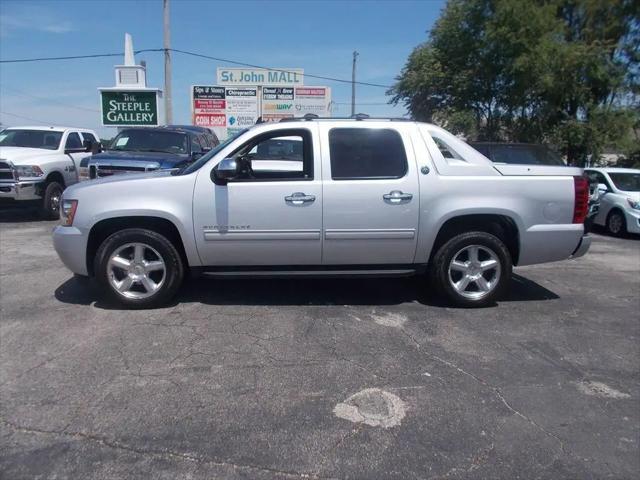 2013 Chevrolet Avalanche LS for sale in St John, IN