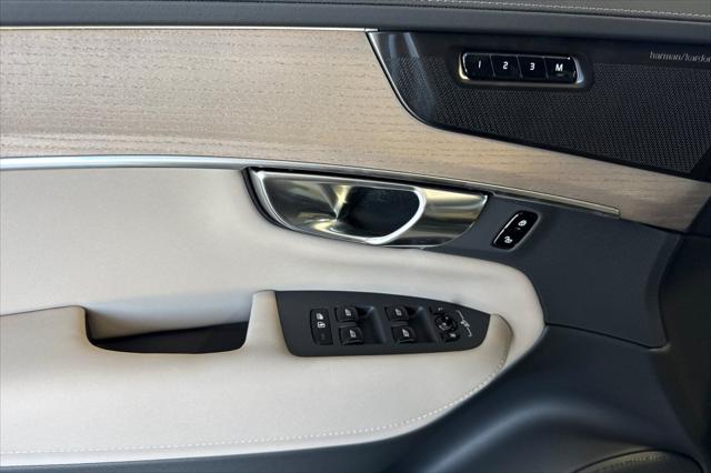 2026 Volvo XC90 Plug-In Hybrid Plus, T8 AWD, Electric/Gasoline, Bright, 7 Seats
