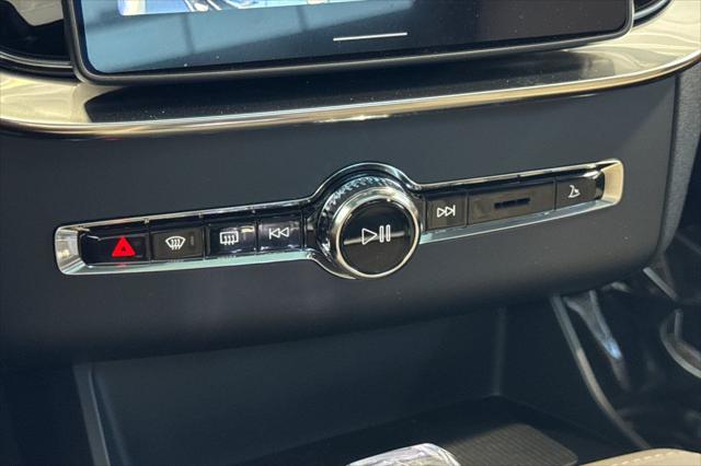 2026 Volvo XC90 Plug-In Hybrid Plus, T8 AWD, Electric/Gasoline, Bright, 7 Seats