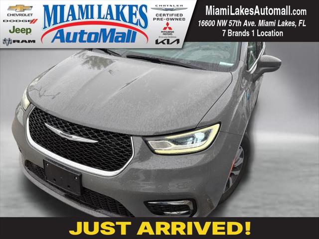 2022 Chrysler Pacifica Hybrid Touring L for sale in Miami Lakes, FL