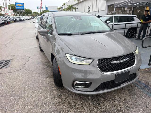 2022 Chrysler Pacifica Hybrid Touring L