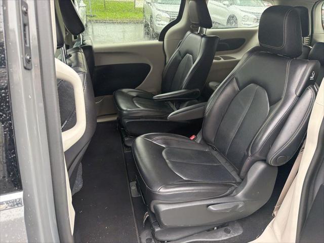 2022 Chrysler Pacifica Hybrid Touring L