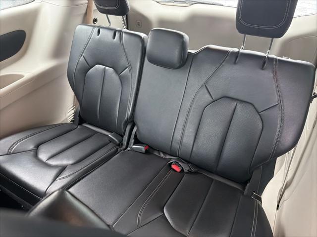2022 Chrysler Pacifica Hybrid Touring L