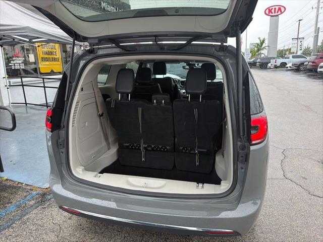 2022 Chrysler Pacifica Hybrid Touring L
