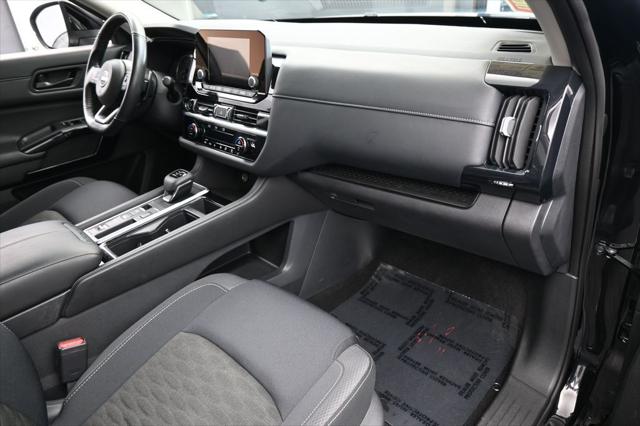 2024 Nissan Pathfinder SV FWD