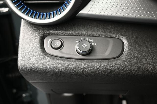 2025 Chevrolet Trax FWD LS