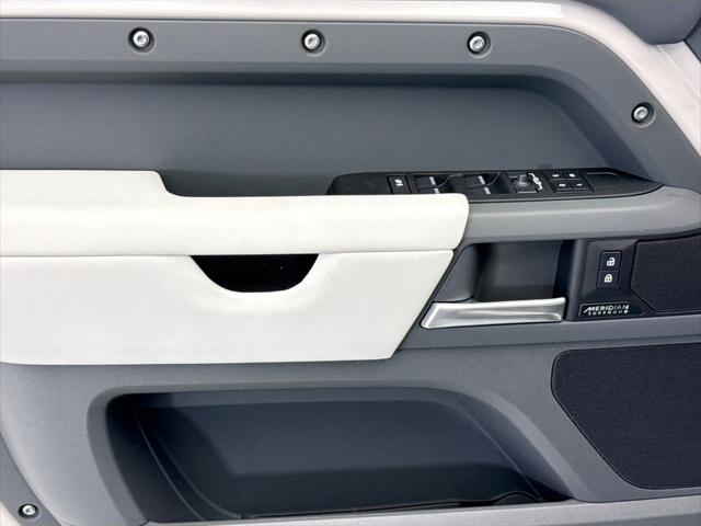 2026 Land Rover Defender P400 X-Dynamic SE
