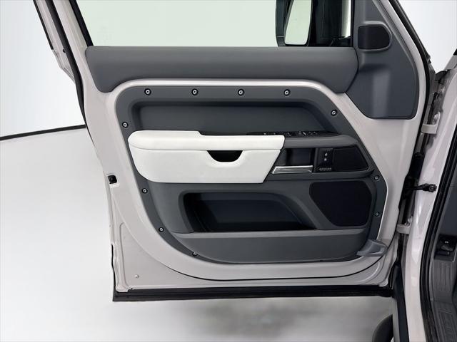 2026 Land Rover Defender P400 X-Dynamic SE