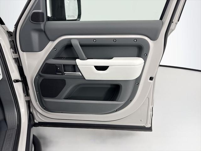2026 Land Rover Defender P400 X-Dynamic SE