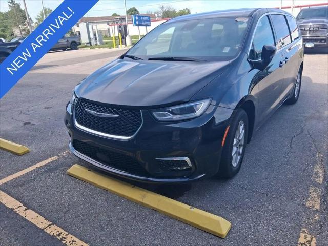 2024 Chrysler Pacifica Touring L for sale in Austin, MN