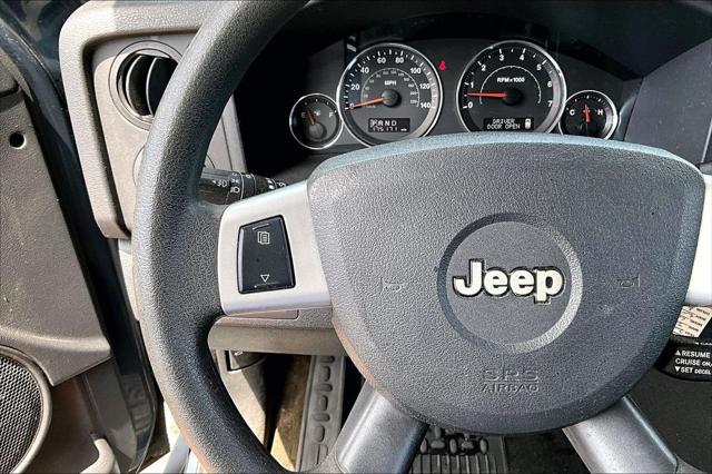 2008 Jeep Commander Sport