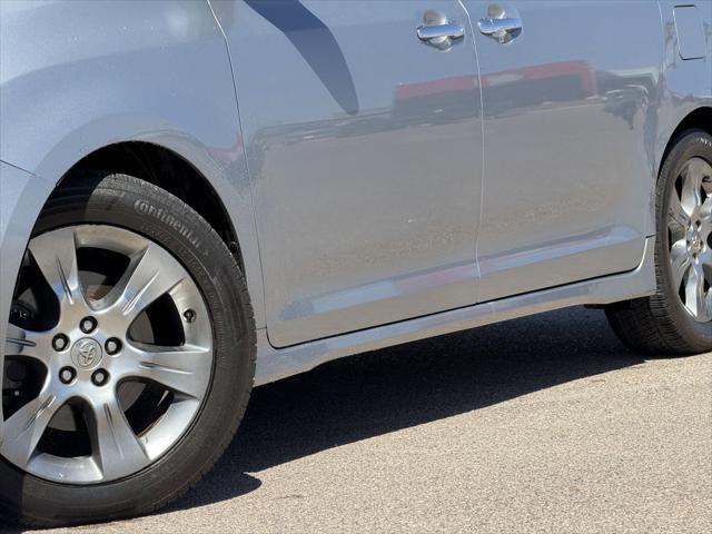 2014 Toyota Sienna SE 8 Passenger
