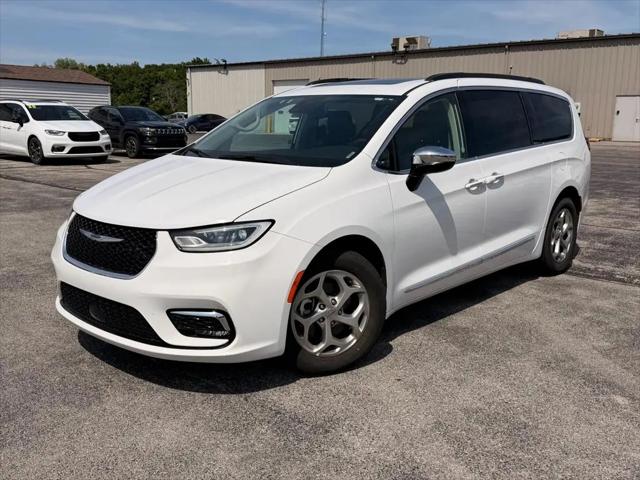 2023 Chrysler Pacifica Limited for sale in Monticello, IN